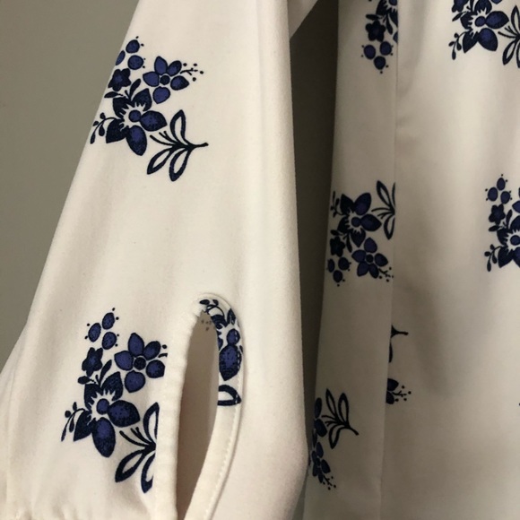 White longer sleeve shirt with blue flowers - Picture 4 of 8
